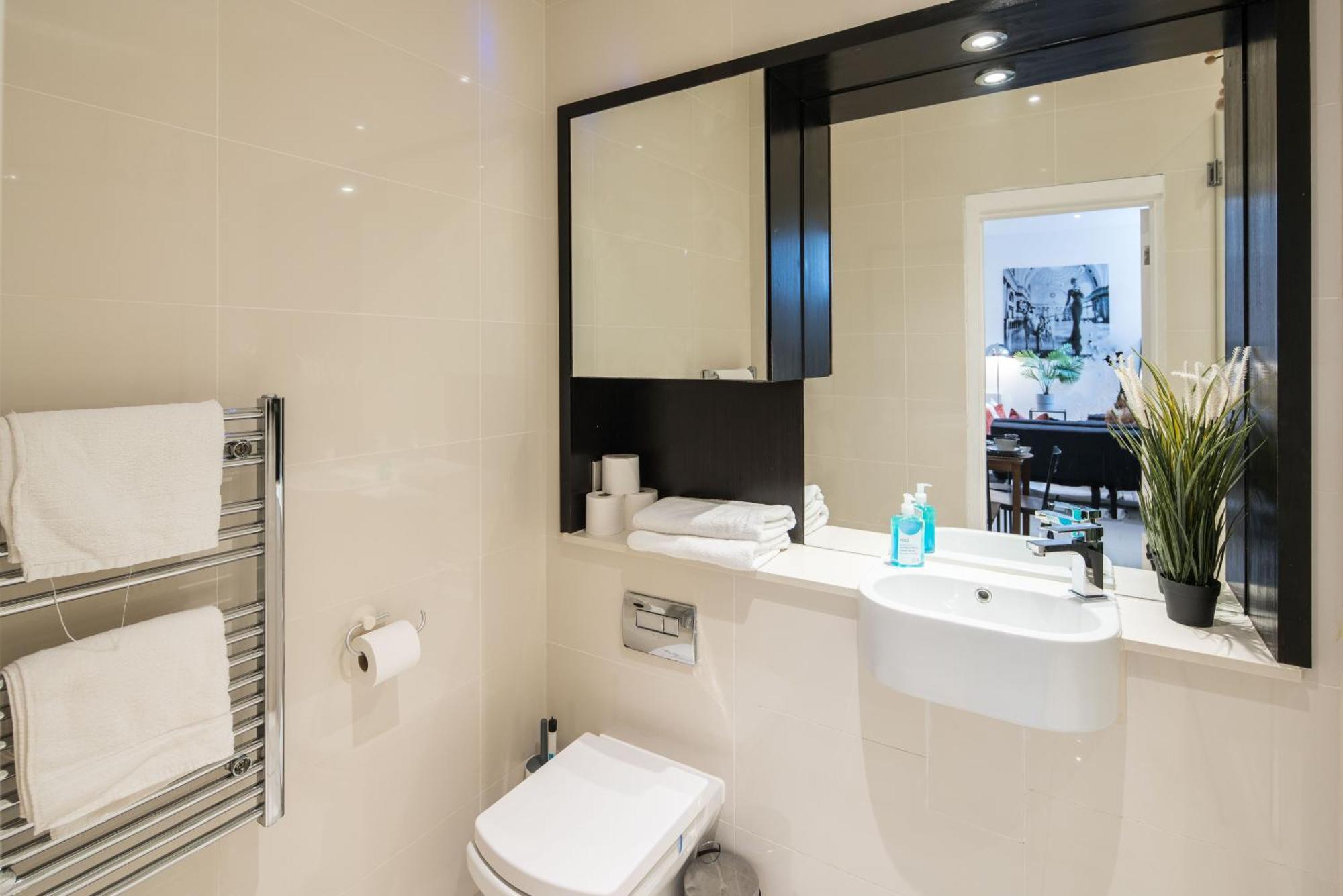 Al Central-Soho-Chinatown-Coventgarden-Cozy-Onebed Appartement Londen Buitenkant foto